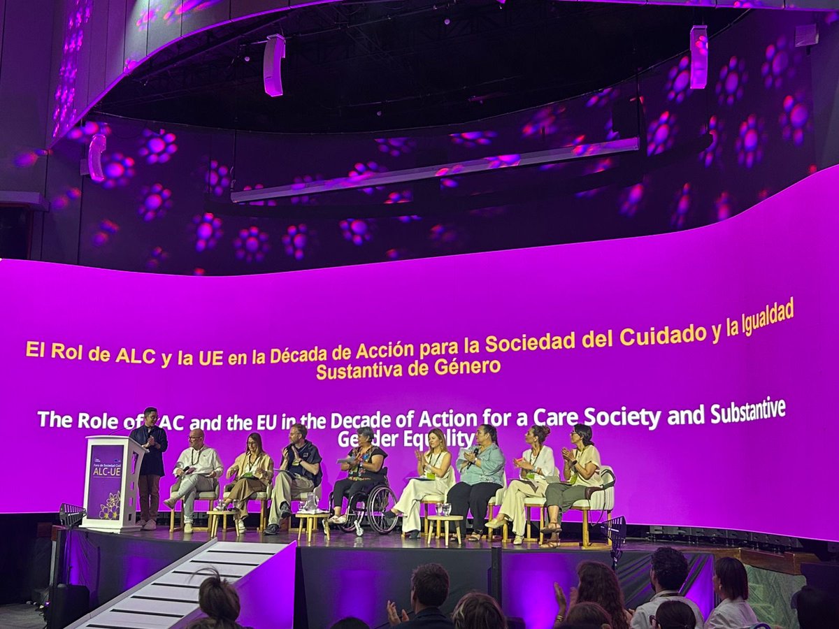 CAREColombiaONG's tweet photo. 👩🏻‍🦱👱🏽‍♀️👩🏾 Desde CARE Colombia participamos en el Foro de la Sociedad Civil ALC-UE en el marco de la #IVCumbreCELAC_UE en Santa Marta.
Participamos elevando las voces de las organizaciones de mujeres, aportando en la construcción de una agenda birregional justa, digna e inclusiva. https://t.co/Ni8xiAvchw
