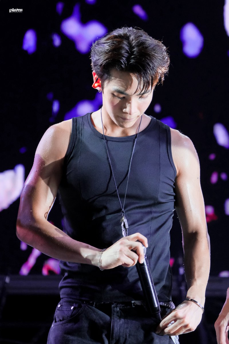 notyourpinku's tweet image. เก็บไมค์ก่อน จะได้กอดอกเท่ ๆ ᕙ(•̀‸•́‶)ᕗ

#MovieOnTheHillxATLAS
#JetATLAS