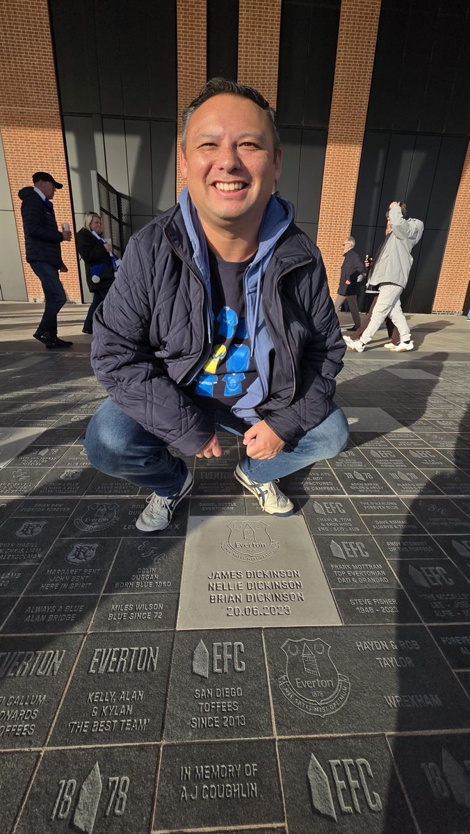 Repping the <a href="/SanDiegoToffees/">𝕊𝔸ℕ 𝔻𝕀𝔼𝔾𝕆’𝕊 𝕊ℂℍ𝕆𝕆𝕃 𝕠𝕗 𝕊ℂ𝕀𝔼ℕℂ𝔼</a> at Hill Dickinson Stadium! 🇺🇸💙