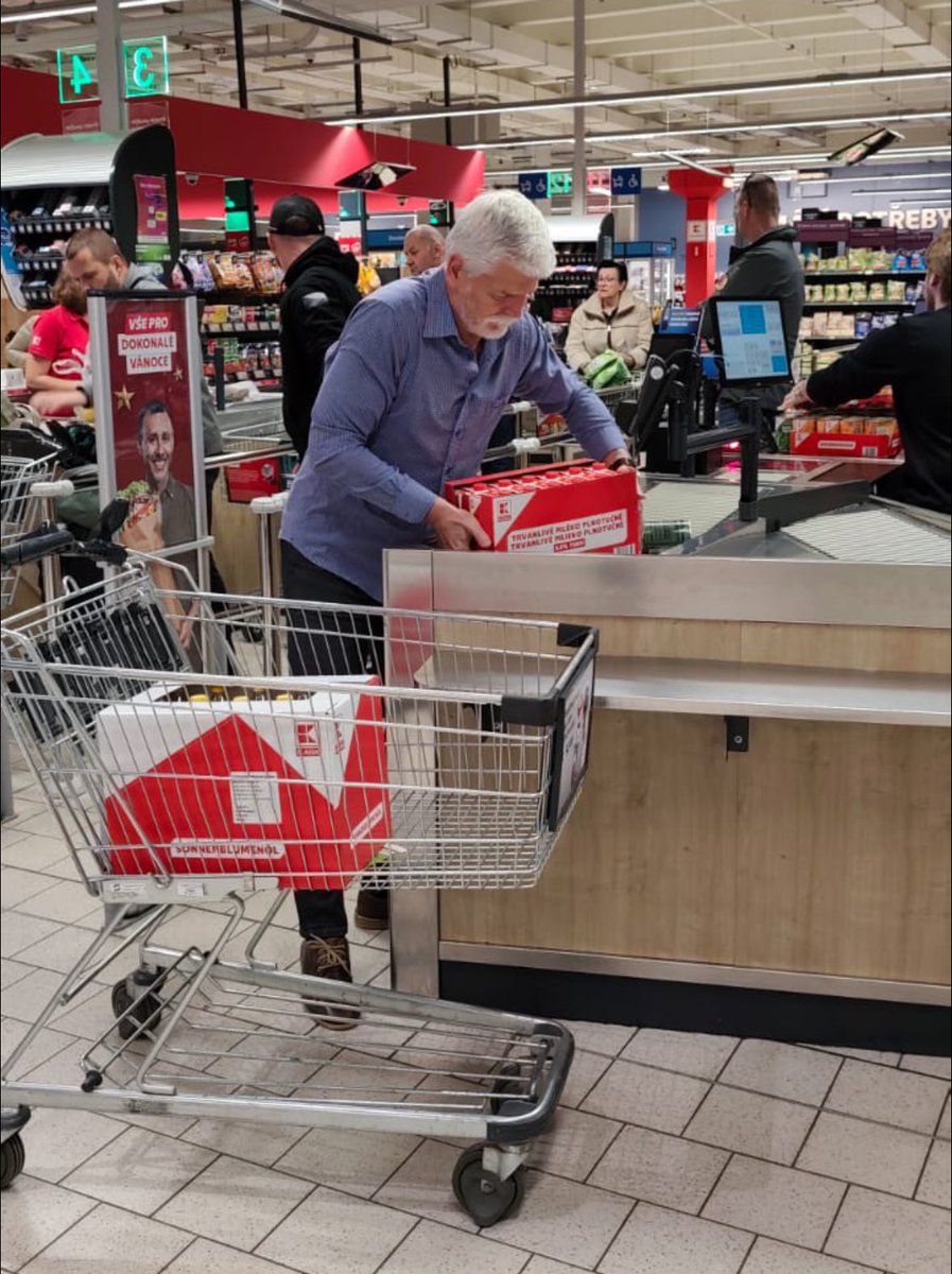 Zoufalá Fiala tweet media