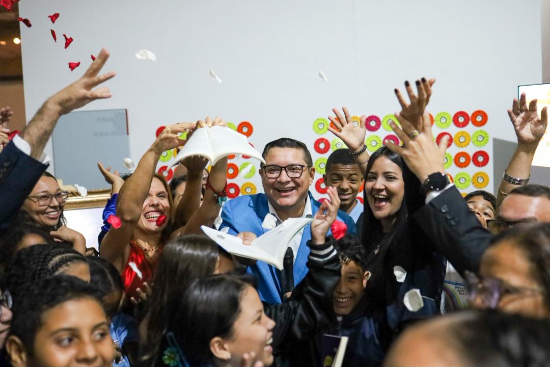 #Cultura || Carlos Sierra presenta el libro “Más Allá de la Locura” y anuncia su traducción al árabe

➡️avn.info.ve/carlos-sierra-…