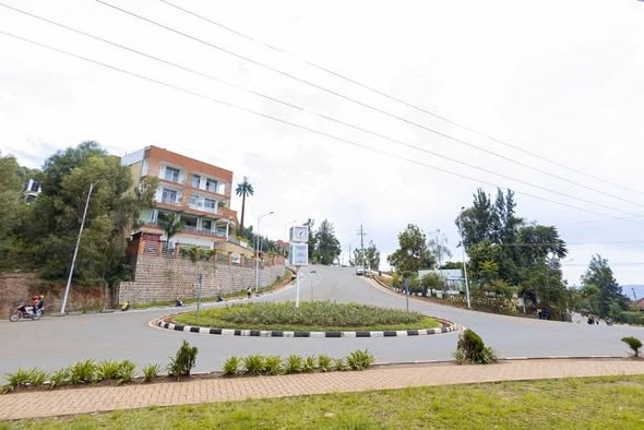 Menyibyawe20's tweet photo. 🌆✨ Discover the heart of #Kigali at Nyarugenge Market Street — a lively blend of colors, culture, and cuisine! 🍍🎨🍲
Meet friendly locals, explore vibrant stalls, and taste the true spirit of #Rwanda 🇷🇼💛#Rebero #VisitRwanda #KigaliVibes https://t.co/nB5ZnvRPtL