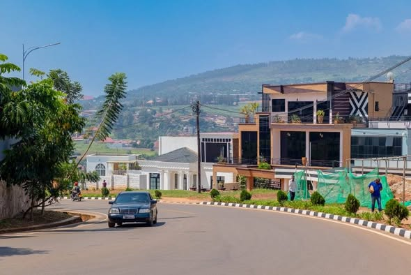 Menyibyawe20's tweet photo. 🌆✨ Discover the heart of #Kigali at Nyarugenge Market Street — a lively blend of colors, culture, and cuisine! 🍍🎨🍲
Meet friendly locals, explore vibrant stalls, and taste the true spirit of #Rwanda 🇷🇼💛#Rebero #VisitRwanda #KigaliVibes https://t.co/nB5ZnvRPtL