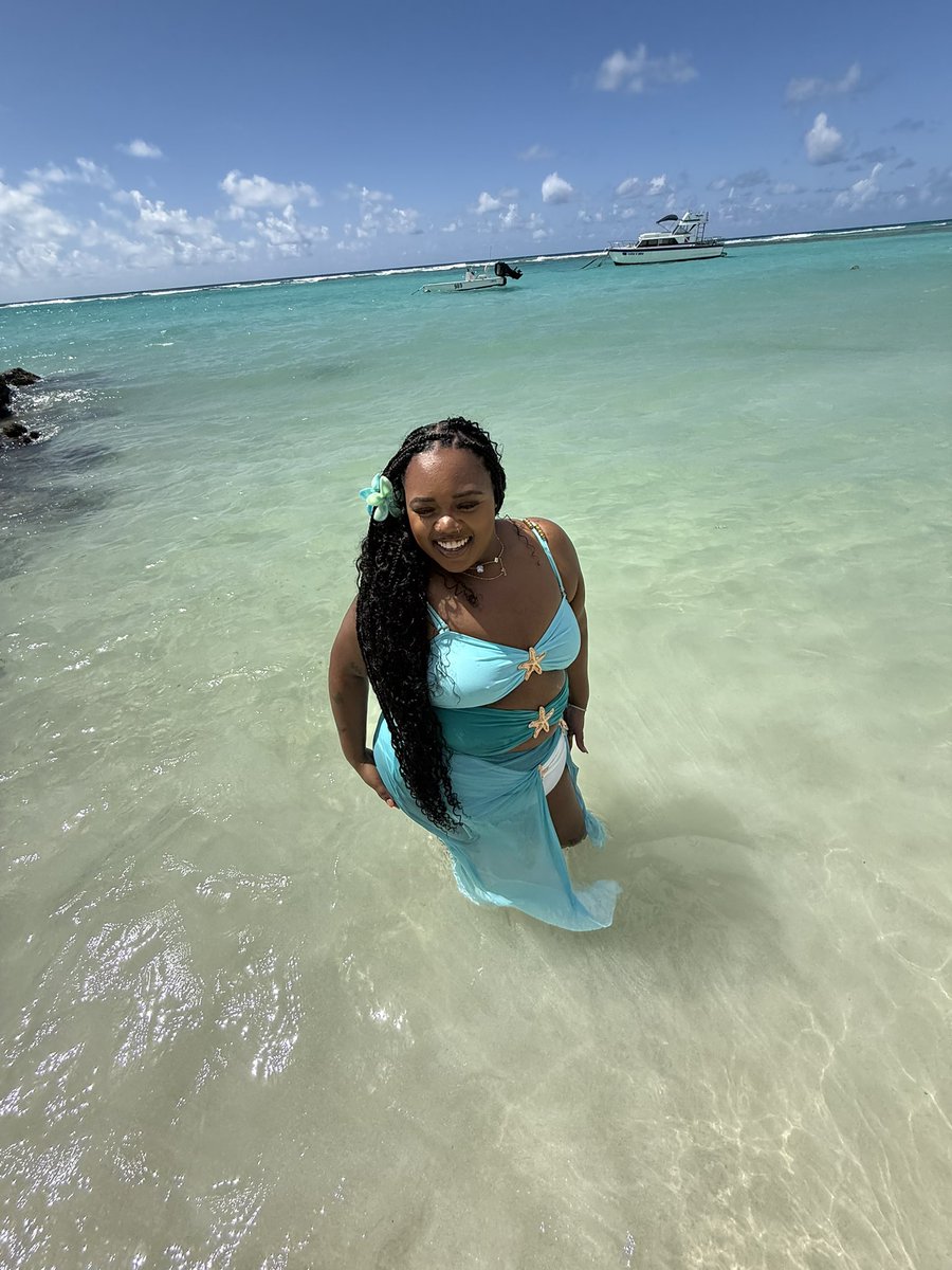 Julojayy's tweet photo. Barbados was a vibe🤍 https://t.co/sTWwm0wrHK
