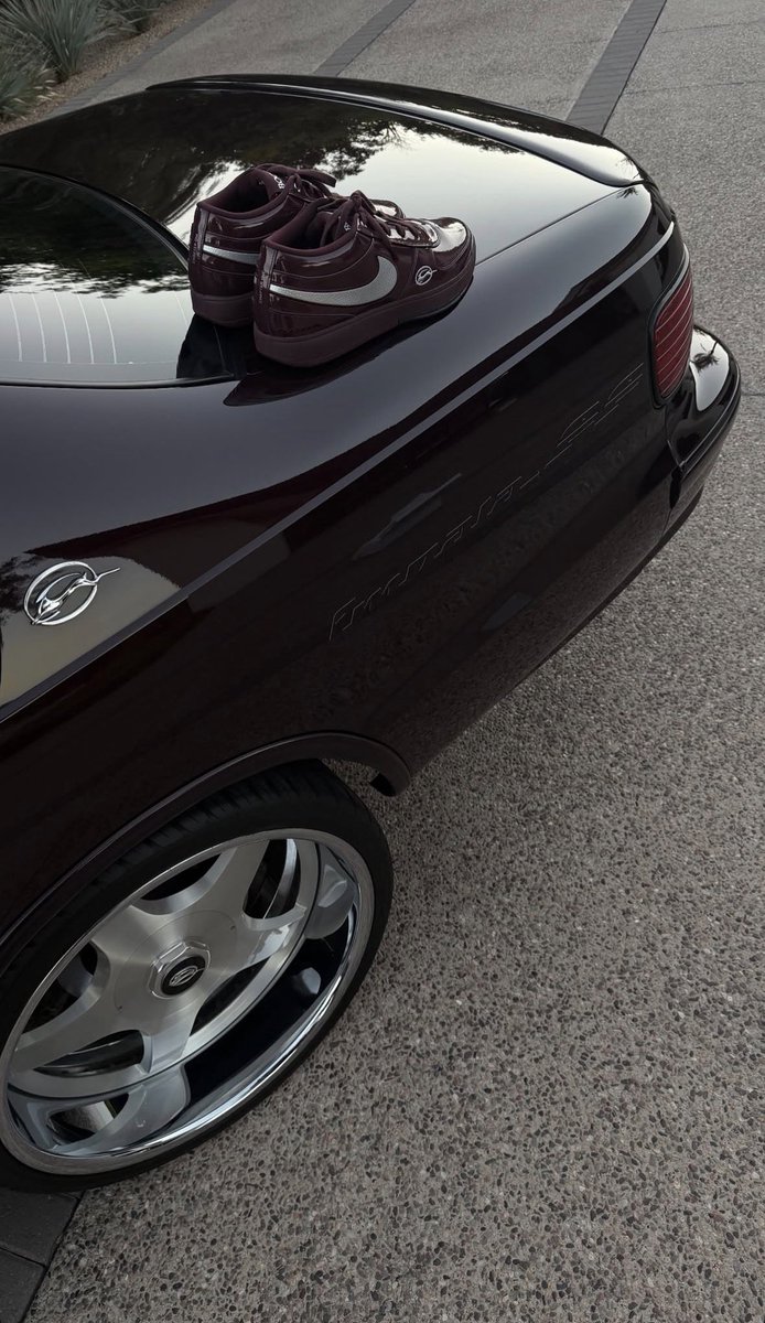 Devin Booker shows his Book 1 Impalas 🔥 

Beautiful