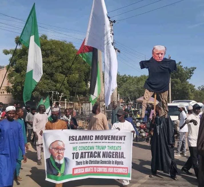 AfricaFactsZone's tweet photo. Nigerian Muslim group protests against USA's invasion threat, says USA is after Nigeria's resources.

The protest took place in Kano, Nigeria.

US President Donald Trump threatened to go after terrorists he said are targeting Nigerian Christians. https://t.co/EjcRGqEISu