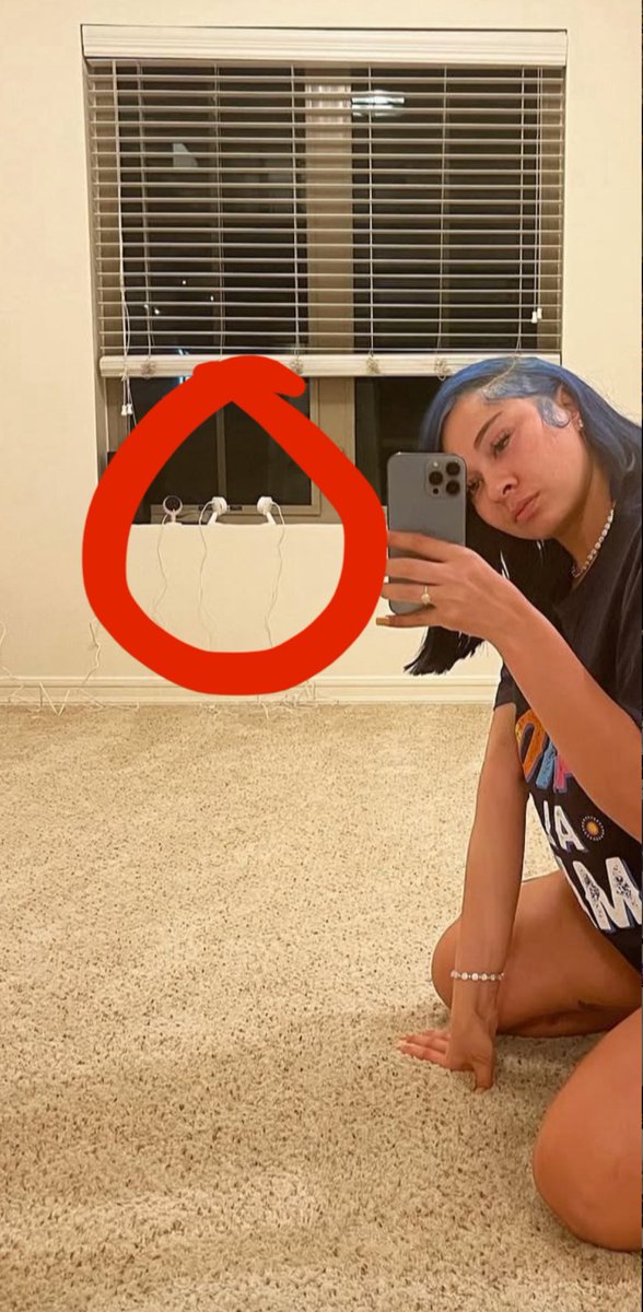 hazellbaee's tweet photo. throw back pic to when  scotty accidentally posted this story and quickly deleted it and in the background showed cameras lemmie (ceo of zeus) put up on her apartment 😂😂😂💀 i mean if he pays for it i guess spy on her but… kinda crazy #baddiesusa https://t.co/9dlaJu5l9j