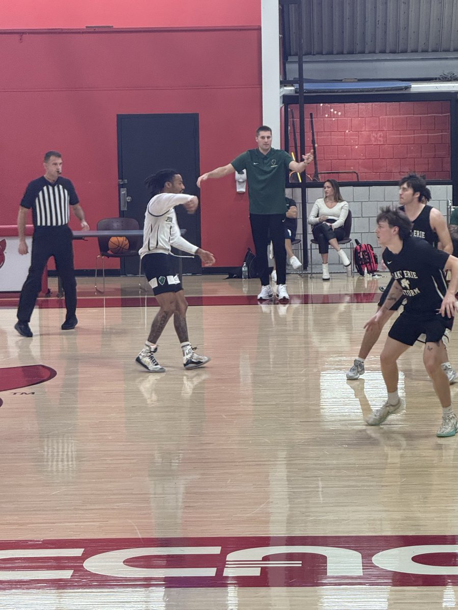 Quick trip down to Pittsburgh to catch SJCI alum Jaden Slaughter ’20 and Sacred Heart take on Duquesne, plus check out former Daemen assistant and current Point Park University head coach Ryan Grandits in their final scrimmage!

#Woooo