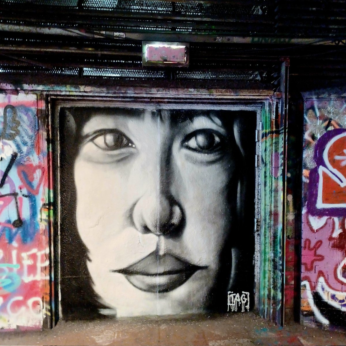 StartLicensing's tweet photo. Some wonderful portraits on show @LeakeStArches @leakestreet @WeAreWaterlooUK at the moment.
Including #slaeone and #abrahamO
Well worth a visit.
#streetart #publicart https://t.co/0n6JXMK6A1