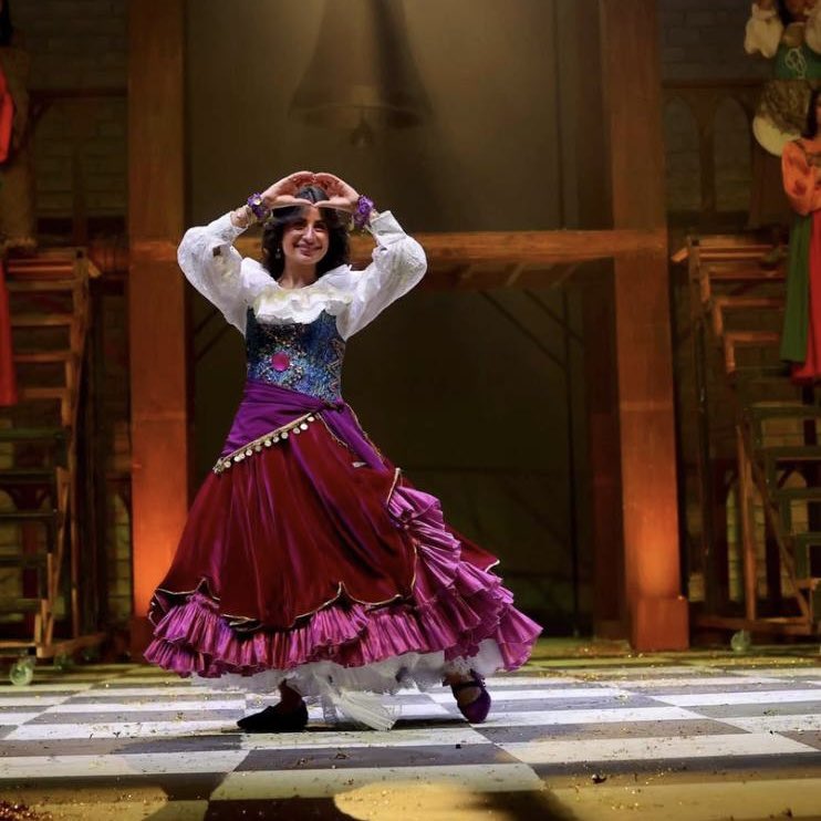 نجاح جديد انضاف لقائمة نجاحاتك فخورة فيك وبكل شي تسوينه لأن كل إنجاز قاعد يوصل لنا بحب لما نتعلق فيه الله يزيدك نجاحات فوق نجاحات لأنك تستاهلين كل شي حلو بالدنيا وإحنا دايمًا معاك في كل خطوة جديدة❤️‍🩹
#رهف_محمد