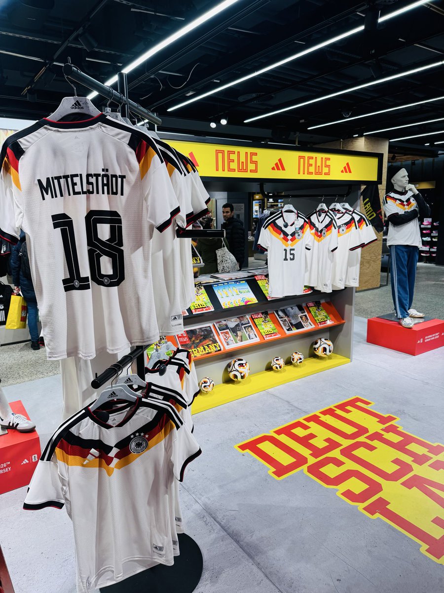 gaskadamian's tweet image. Nowe PIĘKNE szaty przyszłych Mistrzów Świata 🤩
Adidas umie w pożegnania 🔝
#DFBTeam #WorldCup2026