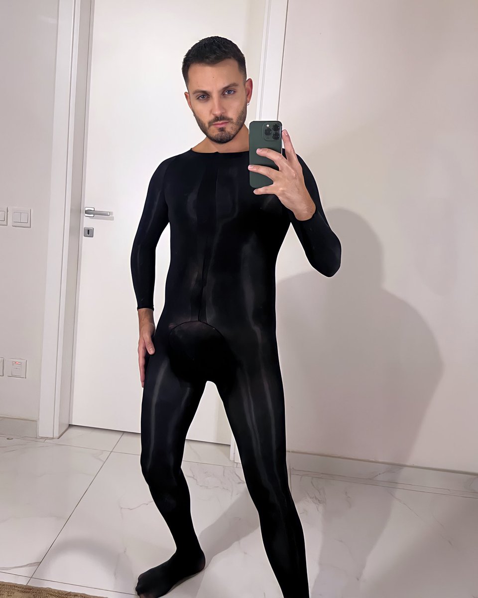 WM992_'s tweet image. First time in a nylon body stocking… and it’s definitely not the last. 

#gay #nylon #meninlingerie #gaystockings @MenStockings