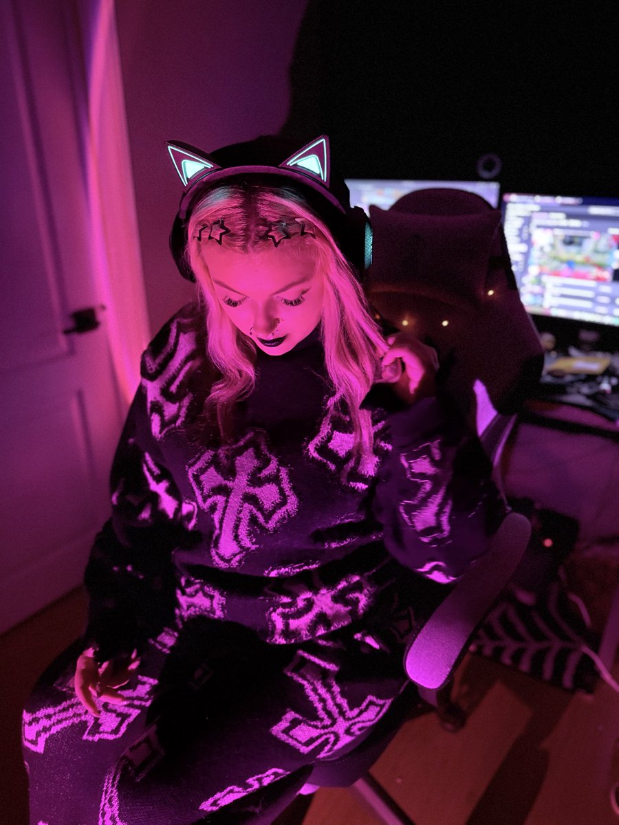 CursedKiwiii's tweet photo. I just want someone to play Rivals, Overwatch with or teach me Dealock🥲 https://t.co/f4viqcF6mN