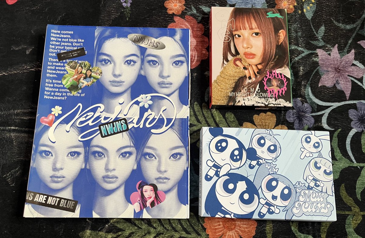 TXT_moabong's tweet photo. newjeans albums #wts #NewJeans 

price includes shipping, USA ONLY

newjeans blue book- 15
omg hanni ver- 12
get up the powerpuff girls x nj box ver B- 20

all 3 for 40 😀😀😀 https://t.co/ep5tYgzhfd