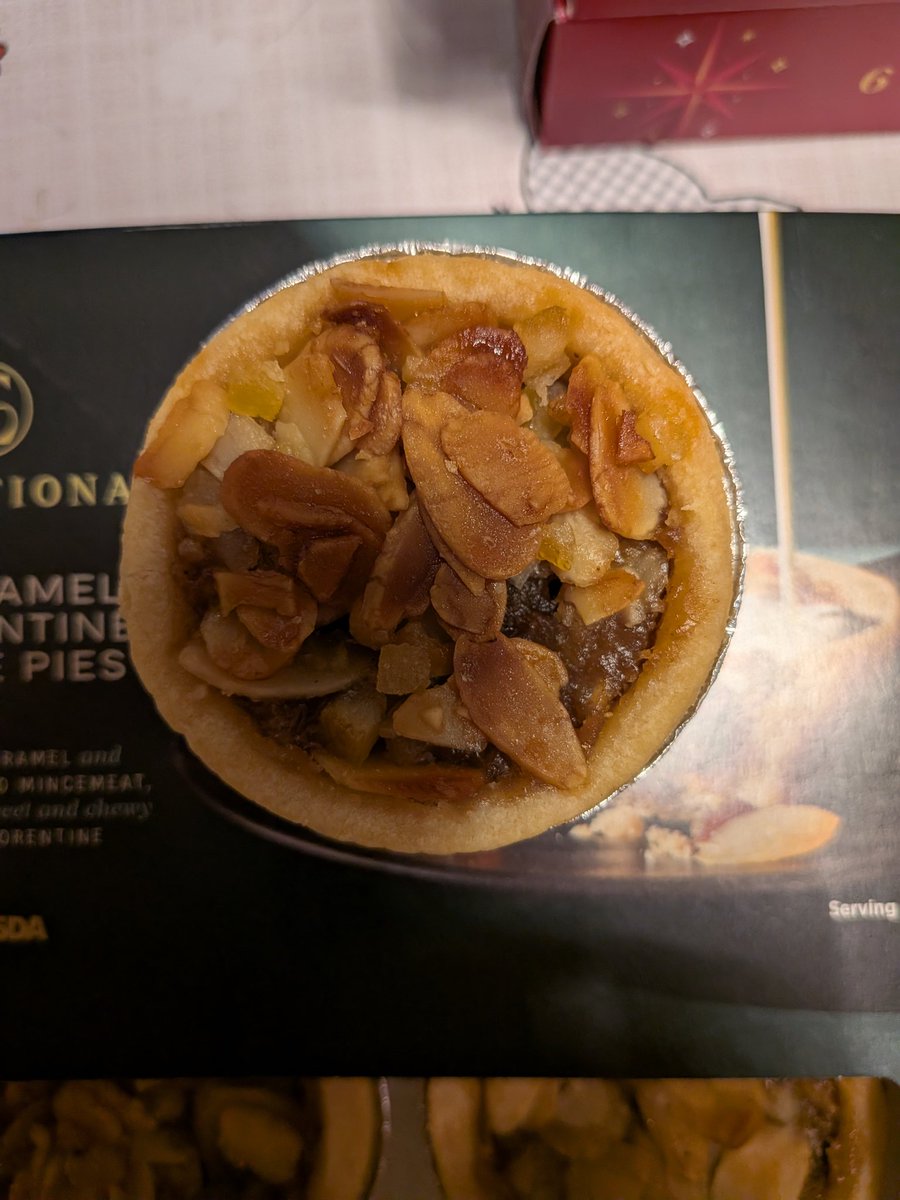 mincepieathon's tweet photo. I may have splurged a little in Asda earlier...

The Caramel Florentine ones are superb though. #Mincepieathon https://t.co/fffyAQkYv6
