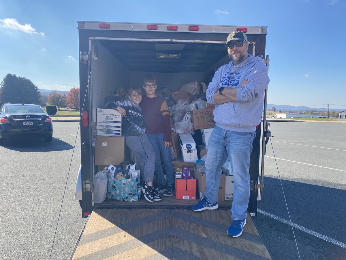 TwinzerDad's tweet image. A little #scoutingforfood action with the Twinzers and the Cub Scouts this morning. 

Looking to do some good today? Today to #LittleWheelsBigHearts and help us hit our goal of $500 this weekend!

venmo.com/u/Dale-Grant-3