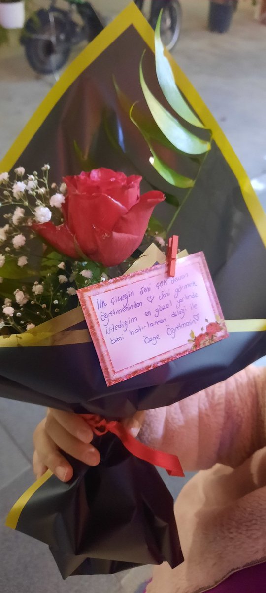 Onları mutlu etmek ve en güzel başarı noktasına ulaştırmak için herzaman yanlarında bulunan öğretmenleri var.#İyikiöğretmenim