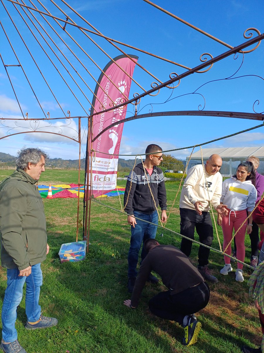 kriesgo's tweet image. Cuando en #equipo se crea un clima que contagia el resultado del desempeño hace magia #Teambuilding  TEAM DAY equipazo Decovending con metodología participativa desarrollada por @FIDACONSULTORES en acción en jornada otoñal prestosa @outdoorasturias retos outdoortrainingasturias.es