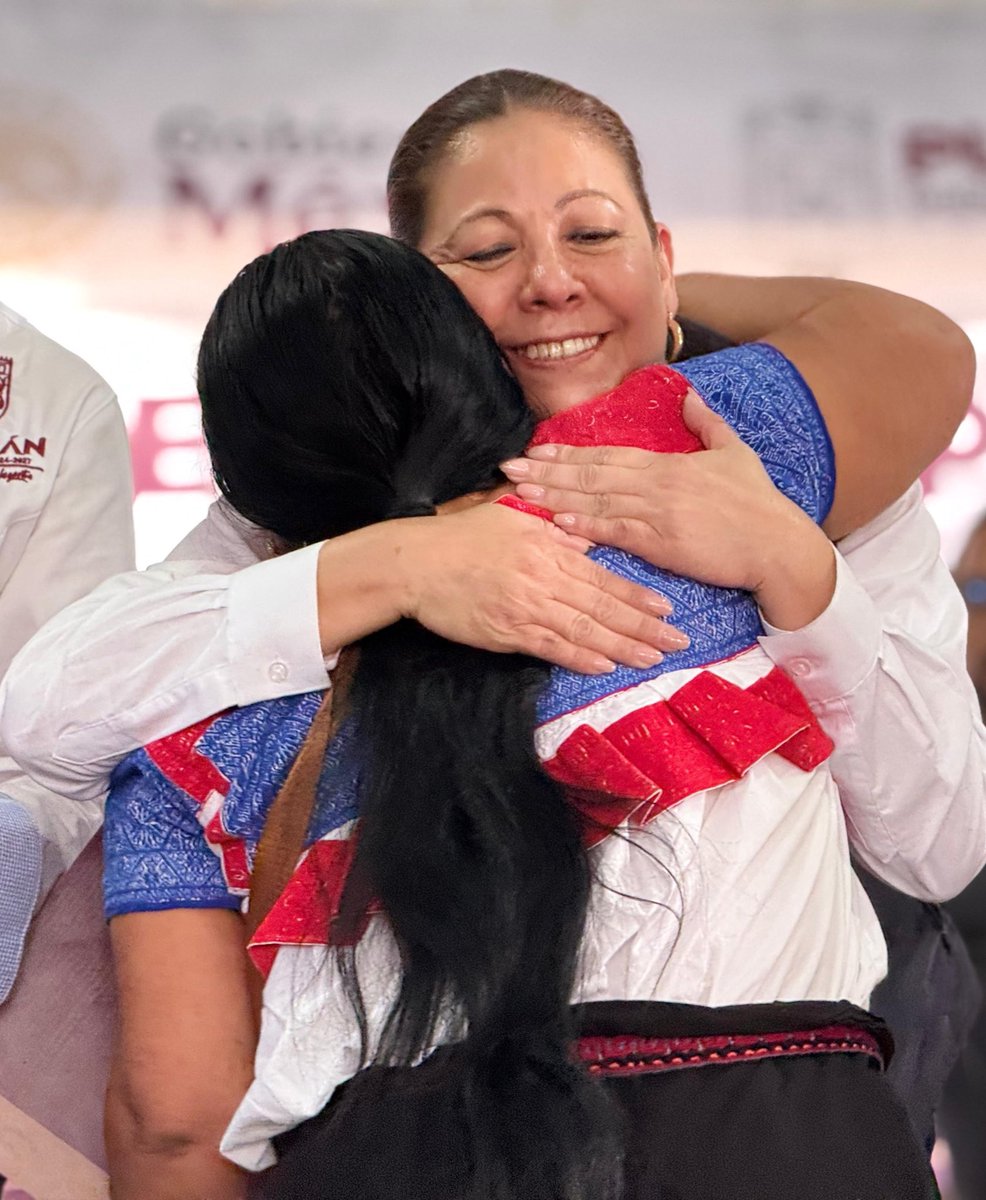 artemisa_laura's tweet photo. Escuchar las historias de las mujeres me inspira a continuar con más fuerza y un gran compromiso.

Agradezco a cada una de las poblanas que me permiten escucharlas y atenderlas.

Vamos juntas.

#PorAmorAPuebla ♥️
#PensarEnGrande 👏🏽 https://t.co/CvJVD5b5Zq