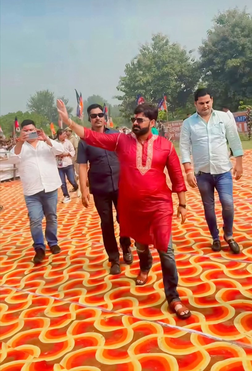 radhika_hindu's tweet image. 100 गो प भारी बा 
एगो बिहरिया 😎💪

#PawanSingh 
#PowerStar