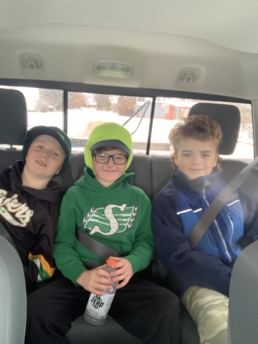 BleederofGreen's tweet photo. Saturdays are for the boys!!!! #GORIDERSGO #CFLWestFinal #CFLplayoffs @sskroughriders https://t.co/NIjiHsbEFO