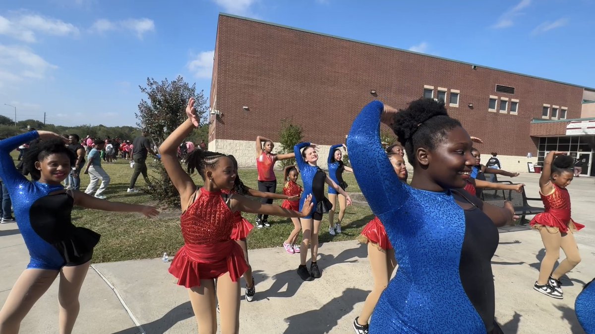 Our JHA Dance Company showed out at the <a href="/CarverHS_AISD/">G.W. Carver HS</a> Homecoming Parade this morning! 💃 🎈🎶🛻 #JHAstars