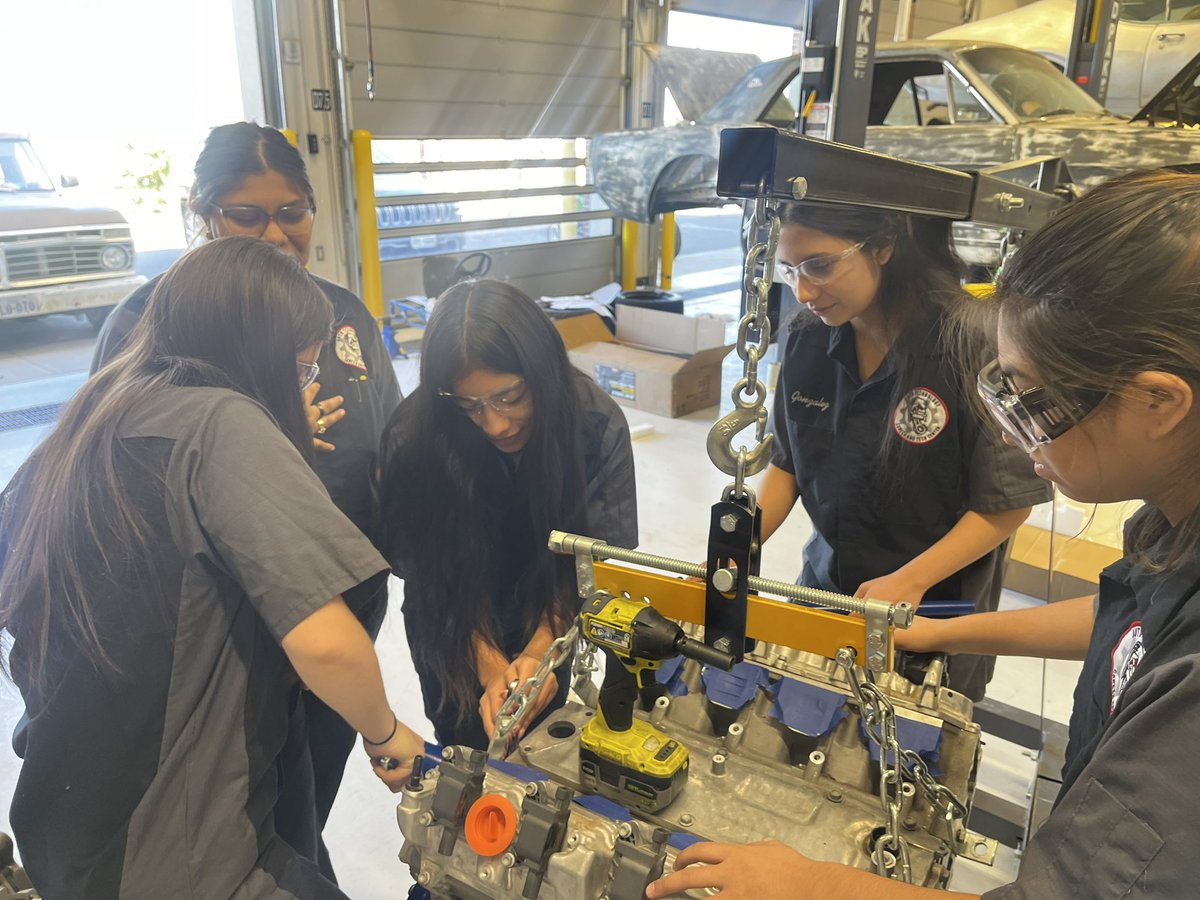 Checking in with our autotech students. 🚘🔧🧰