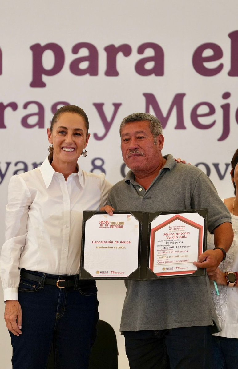 A_MontielR's tweet image. En Tepic, #Nayarit, acompañé a la presidenta @Claudiashein a la entrega de escrituras y la condonación de deudas.
Más familias hacen realidad su derecho a un patrimonio seguro y digno, para vivir con tranquilidad y bienestar.

@MiguelANavarroQ @OctavioRomero_O @EdnaElenaVegaR1…