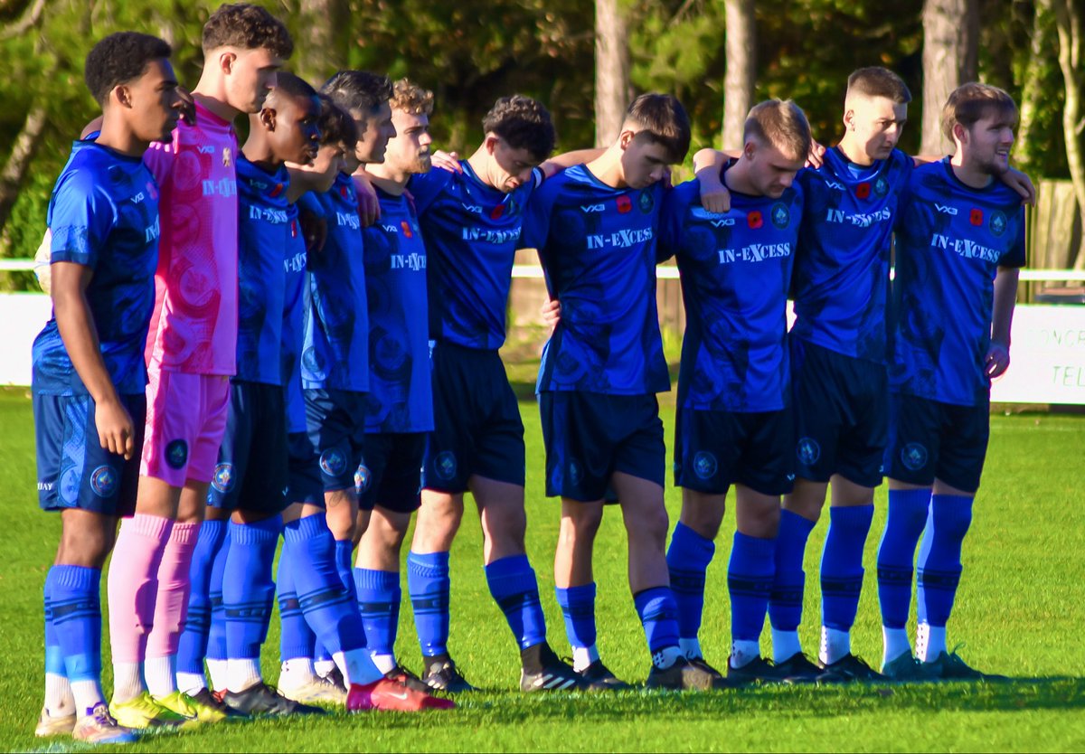ChristchurchFC_'s tweet photo. The Minute’s Silence for Remembrance Weekend impeccably observed at @HurnBridgeSSC before Kick Off today.

Thank you to all the players, management, officials and supporters of both Christchurch and Brockenhurst along with our Match Day Officials 👏

Lest We Forget.

@WessexLeague @Brock_FC @Lymingtontimes @swsportsnews @nonleaguesouths @NonLeagueHQ1 @ThoseWhiteLines