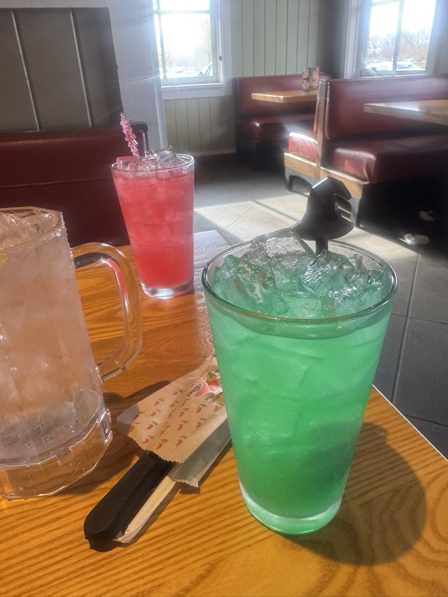 Beau_Kenedy's tweet photo. When you go to Chili’s to get the cute Wicked themed drinks and you get this instead. Do better… https://t.co/gMrVqWQ1JQ