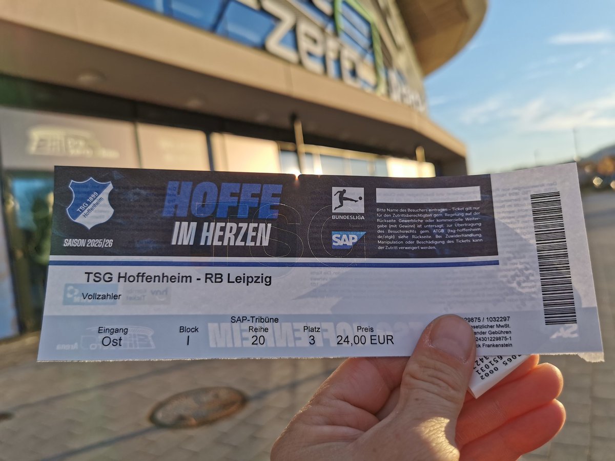 #hofrbl live dabei gewesen, nach Hause gekommen, Nachbarnin steckt im Fahrstuhl fest, befreit!!! Die 9er Nuss entriegelt die Tür 💪