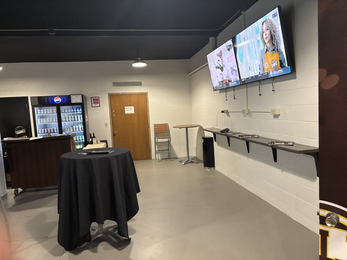 bobberetta's tweet image. Ready to debut our new 31 Club in the Reilly Center today, convenient premium space for our courtside seat guests. More branding to come. 📈💪
#GoBonnies #Unfurl 🐺🤎🤍