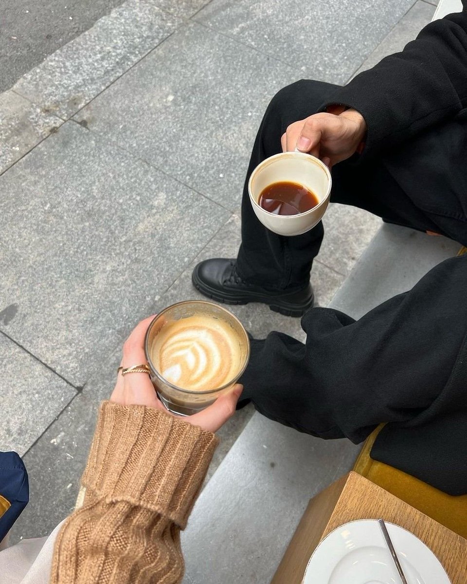 liIacdaisy's tweet photo. coffee dates https://t.co/RCrRVAoPA1