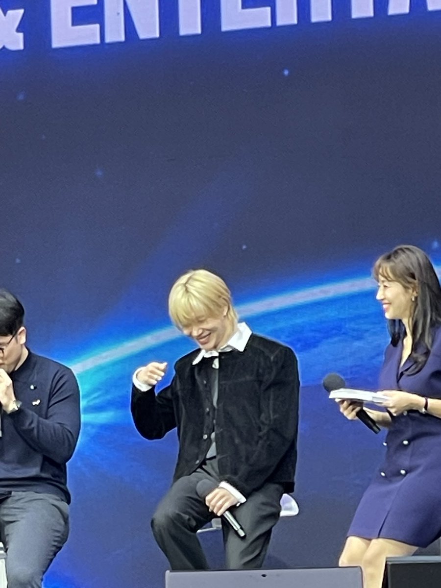 imo_eilla's tweet image. Taemin was so charming the entire interview. 😊👉👈✨

#Taemin
#KBEE2025 #KBEEGLOBAL
#KBEENEWYORK