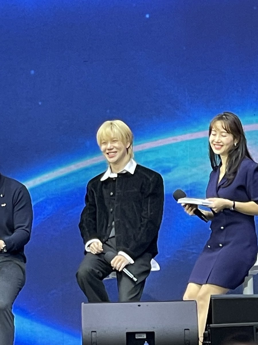 imo_eilla's tweet image. Taemin was so charming the entire interview. 😊👉👈✨

#Taemin
#KBEE2025 #KBEEGLOBAL
#KBEENEWYORK