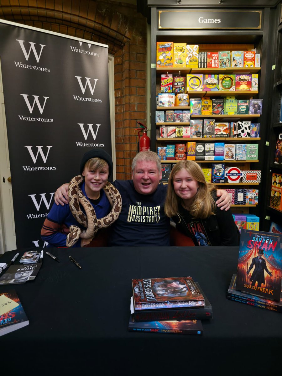 Waterstones Reading tweet media