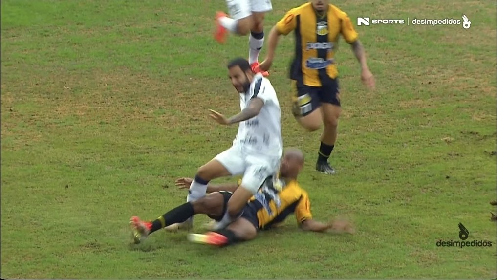 ATT_Yu's tweet image. Isso aqui foi criminoso, vermelho merecido!

#SerieBNaESPN