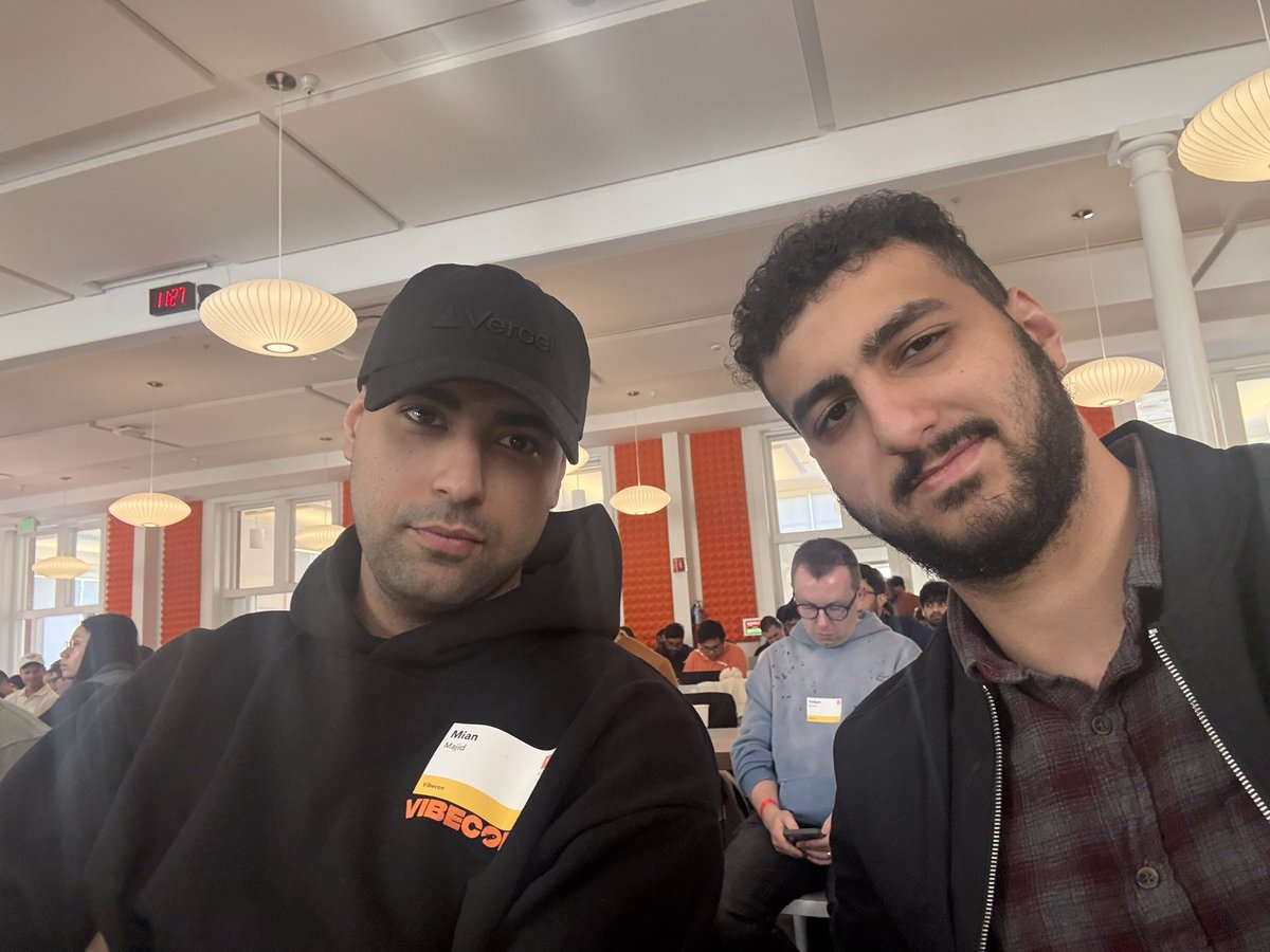 cordobasunset's tweet image. So it begins with @MianMajidd . 
“Time to make something people want”
@ycombinator @AnthropicAI @EmergentLabsHQ @AWSstartups @vercel 

#vibecon