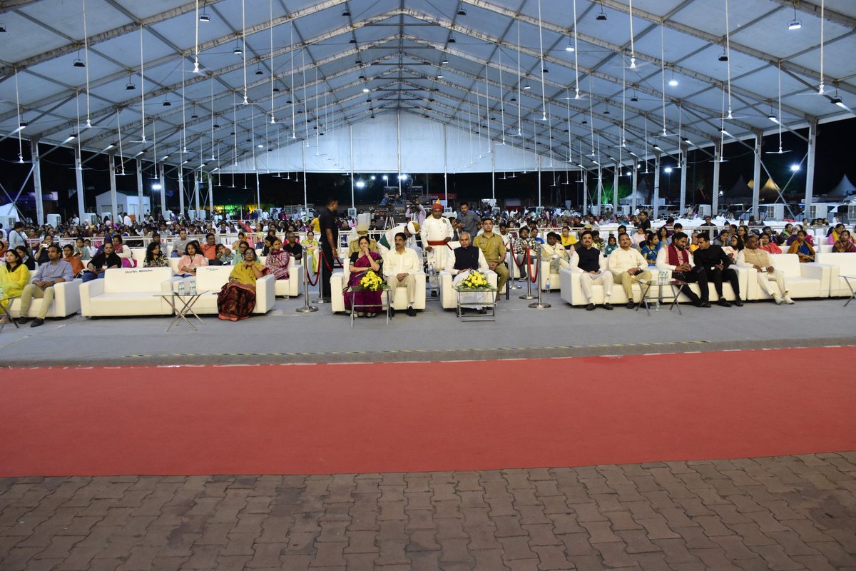 “भारत पर्व - संस्कृति की विविधता में निहित है राष्ट्र की एकता”

एकता नगर में चल रहे भारत पर्व 2025 के आठवें दिन भारत की विविधता और समरसता का अद्भुत संगम देखने को मिला।

‘भारत पर्व’ जैसे आयोजन उसी एकता, संस्कृति और राष्ट्रभावना को नई ऊर्जा प्रदान कर रहे हैं।

#BharatParv