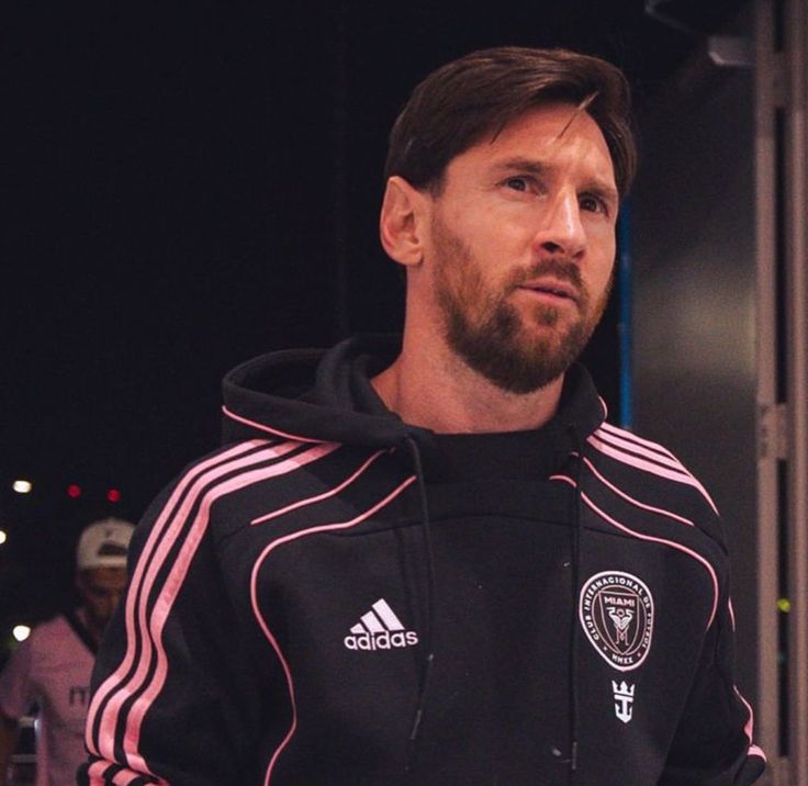 Fate of my Puskas style hair is in your hands, idolo. 
All the Best