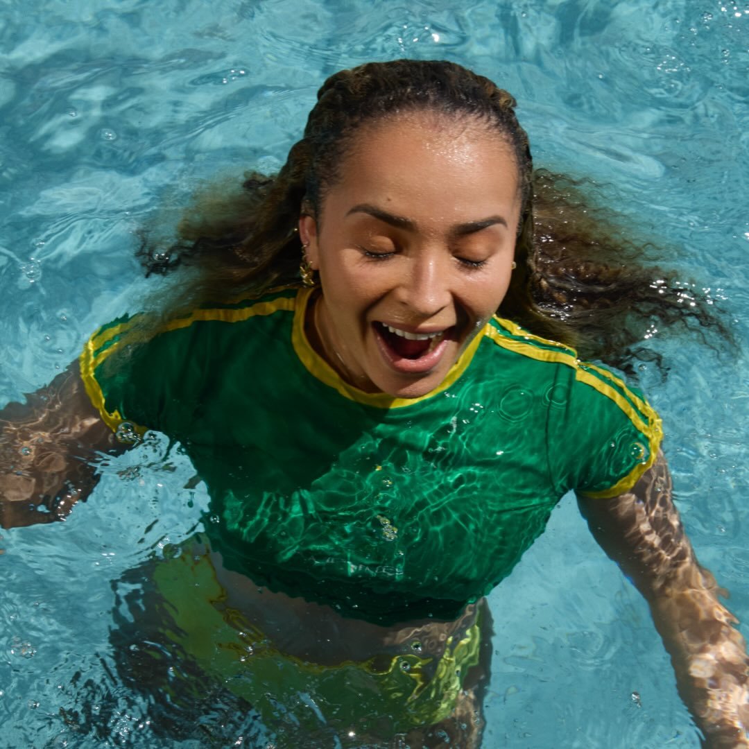 🤍 <a href="/EllaEyre/">ella eyre</a> is our first guest of the night! 

🎵 She’ll be chatting to <a href="/deanjacksondj/">Dean Jackson</a> about making music as an independent artist, her new single ‘Hell Yeah’ and her upcoming album ‘Everything, In Time’ 📻

bbc.co.uk/programmes/m00…