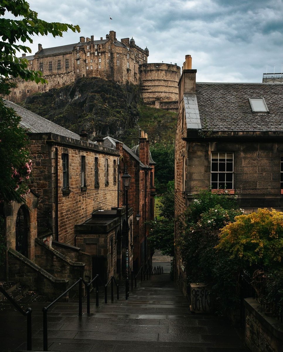 purelivn's tweet image. Edinburgh 🤎
