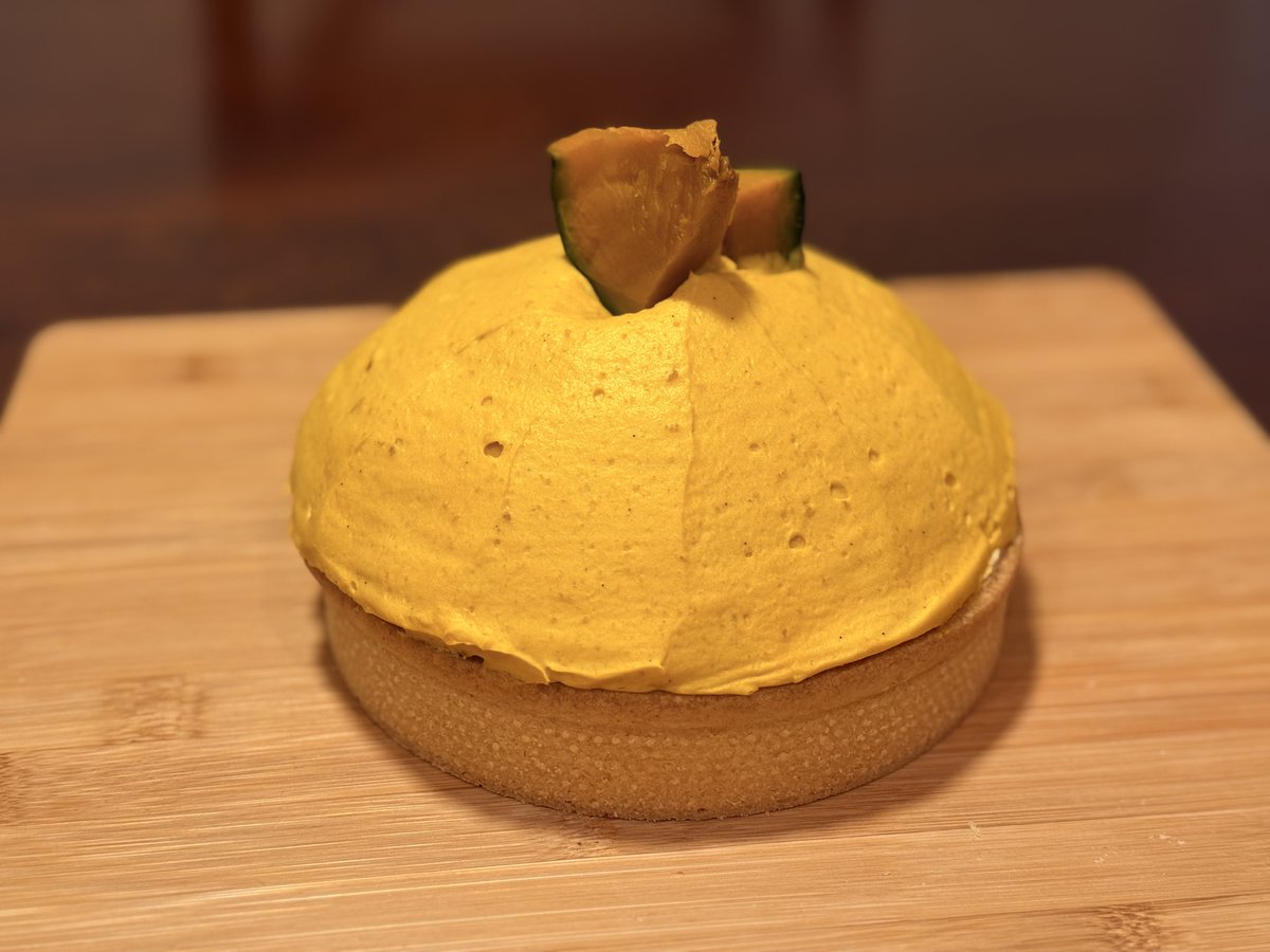 willkeiichi's tweet photo. cooked Kabocha Pumpkin Mont Blanc🍰

今回はかぼちゃのモンブランを作ってみました。レシピは @Lessensciel2 先生のオンラインレッスンのものを参考にしました🧑‍🍳 11/7が誕生日だったので、自分へのバースデーケーキでもあります🍾
#レソンシエルレシピ #homemadesweets https://t.co/P5DUbaBlQK