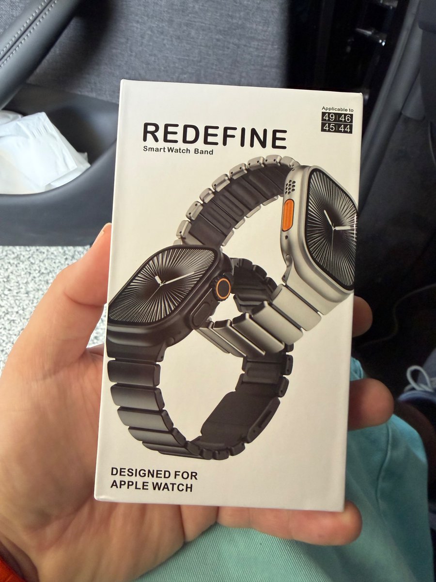 John011235's tweet photo. So I got the @nomadgoods #AppleWatchband from @AliExpress_EN and I’ll be posting more about it once I get it sized. All I can say from first looks? It can’t be different. Want to prove it? Send me one. https://t.co/97PJ5TU2R5