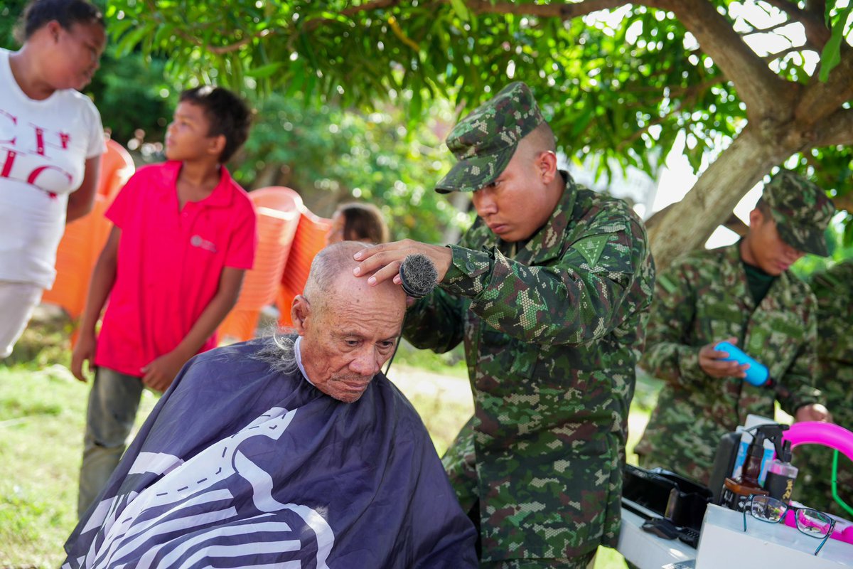 ¡Más territorio, menos escritorio! 💚
El alcalde <a href="/HermesMartinezU/">Hermes Fernando Martínez</a> compartió con la comunidad del barrio 5 de Noviembre en la Feria de Servicios Institucionales, un espacio para escuchar, servir y estar cerca de la gente.