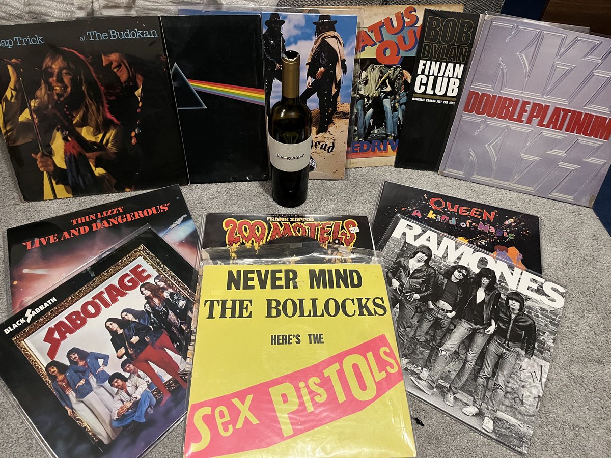 GuyBod1's tweet photo. Vinyl &amp; Wine Night fully underway with 
@b3th_bod some good tunes so far plenty more to follow!!! https://t.co/rcrGgcNRlX