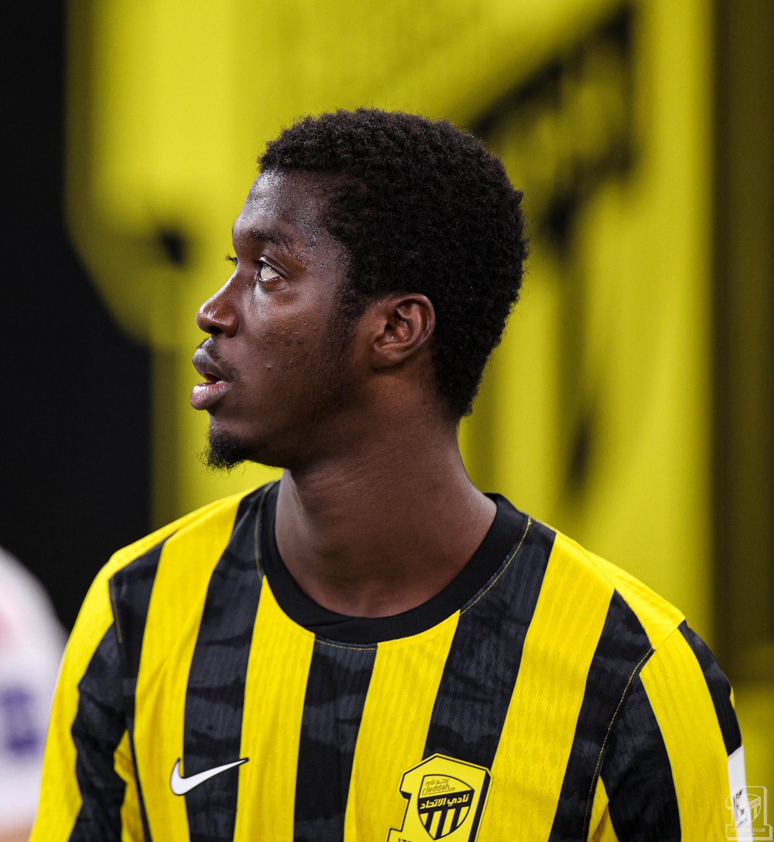 مع احترامي وتقديري لكونسيساو لكن المباراة مسؤوليته ويتحملها ..
دومبيا أهم لاعب في تشكيلة #الاتحاد خصوصًا مع غياب فابينهو، والمفترض تبدأ فيه قبل أي لاعب، لا ننسى ان وسطنا بوجود فابينهو فيه مشكلة فما بالكم في غيابه !

قرار كلفنا المباراة للاسف .. وقرار غير مفهوم