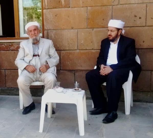 Vefatının sene-i devriyesinde ailemizin kıymetli büyüğü baba yarısı,amcamız Şeyh Yahya Sevgili’ye Allah’tan rahmet diliyorum..
Gözler hep o şefkati o vicdanı ve sahiplenişliği arıyor..
Ruhuna El-Fatiha 🤲