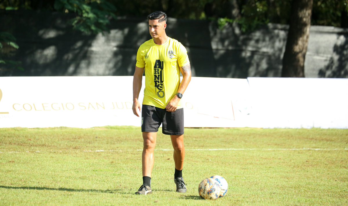 ¡CALENTAMIENTO EN EL PARQUE DEL ESTE!

¡Vamos #aurinegro!
.
.
.
#aurinegros #ldf2025 #mocafc
