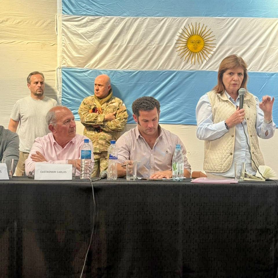 #AHORA | ⚠️ CRA presente en el territorio ante la emergencia hídrica
El presidente de Confederaciones Rurales Argentinas , Carlos Castagnani, visita la Sociedad Rural de 9 de Julio junto a Ignacio Kovarsky, presidente de CARBAP, Hugo Enríquez, titular de la rural local y pares de